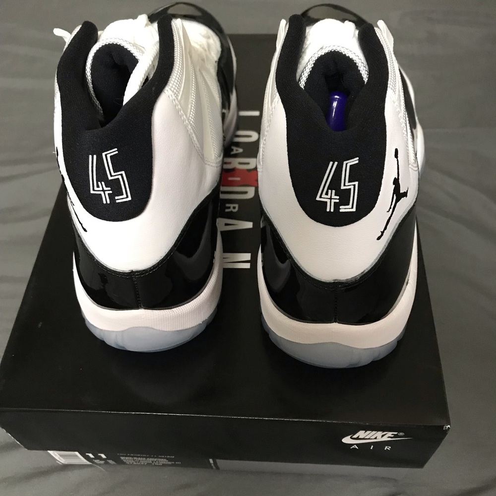 Air Jordan 11 concords